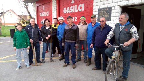 1. aprila so imeli Topolci čistilno akcijo (poti in strugo Pšate)